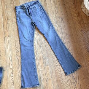 American Eagle- hi-rise skinny kick jeans size 2 short